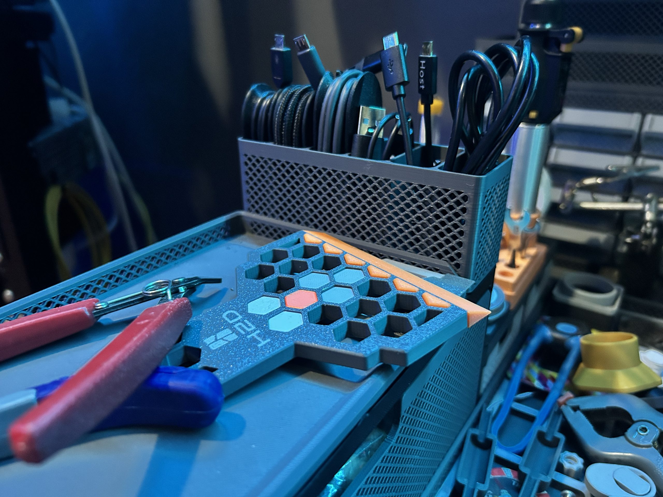 مقاوم یواسبی کابل نظمدهنده گریدفینیتی — Rugged USB Cable Organizer - Gridfinity